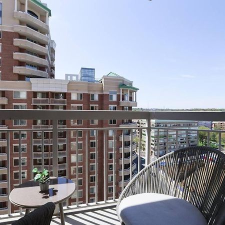 Bright Apartment Walk To Ballston Metro Arlington Extérieur photo