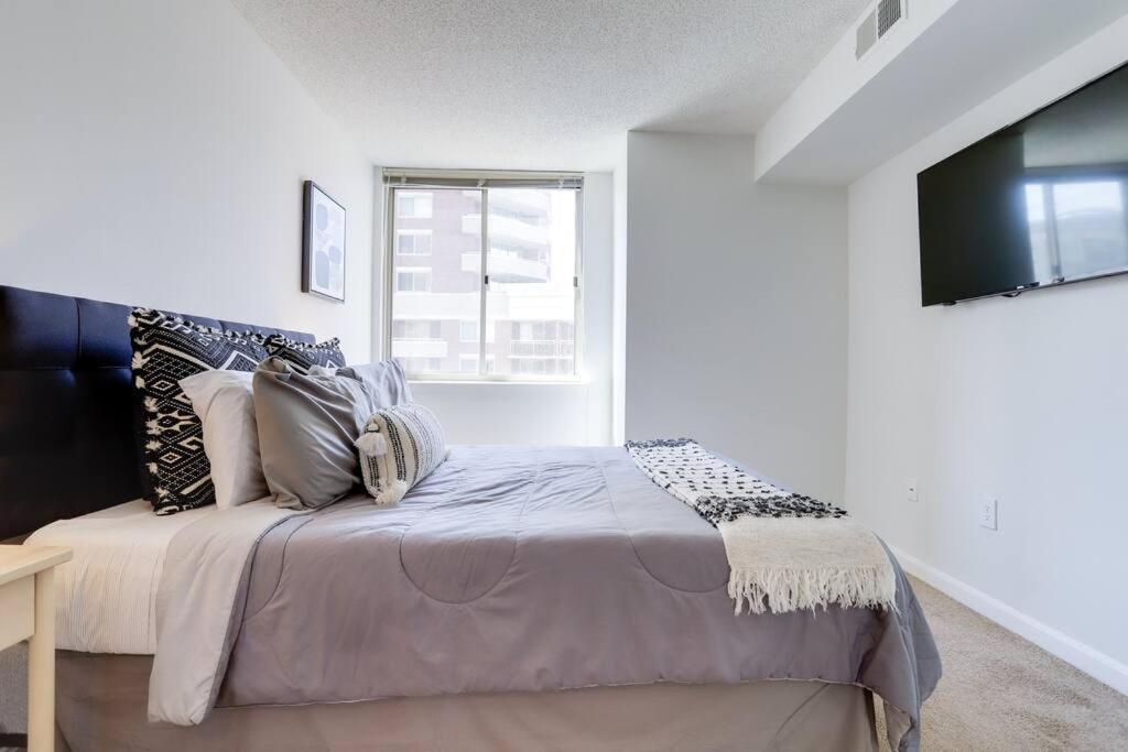 Bright Apartment Walk To Ballston Metro Arlington Extérieur photo