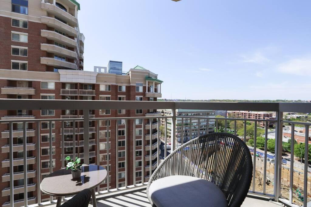 Bright Apartment Walk To Ballston Metro Arlington Extérieur photo