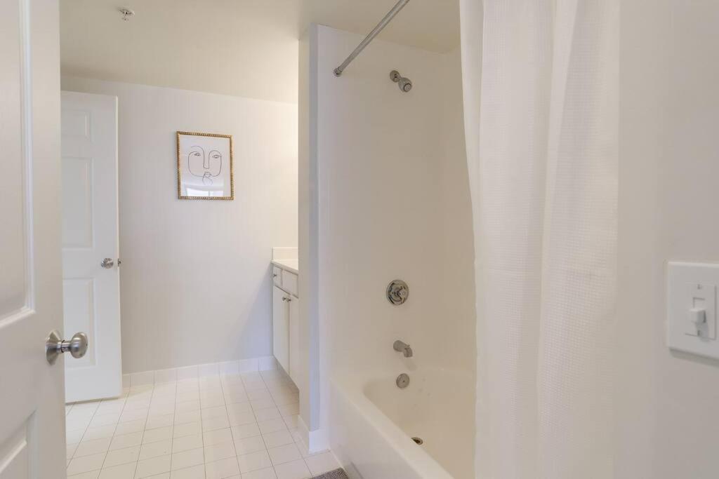 Bright Apartment Walk To Ballston Metro Arlington Extérieur photo