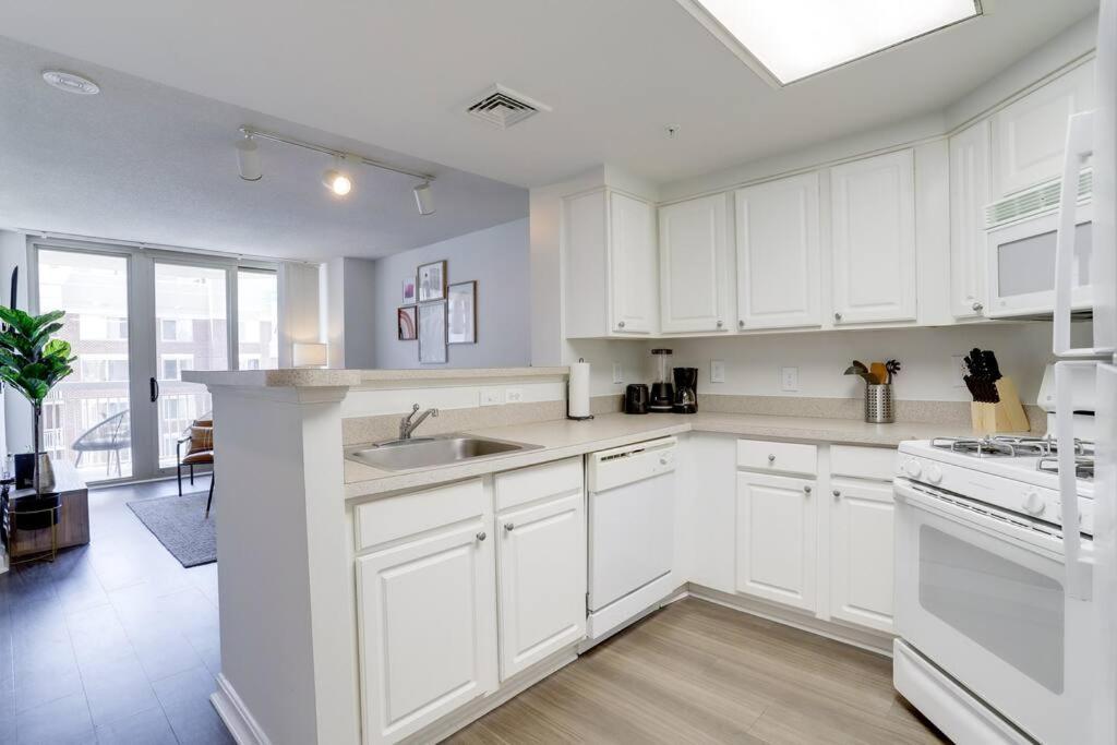 Bright Apartment Walk To Ballston Metro Arlington Extérieur photo