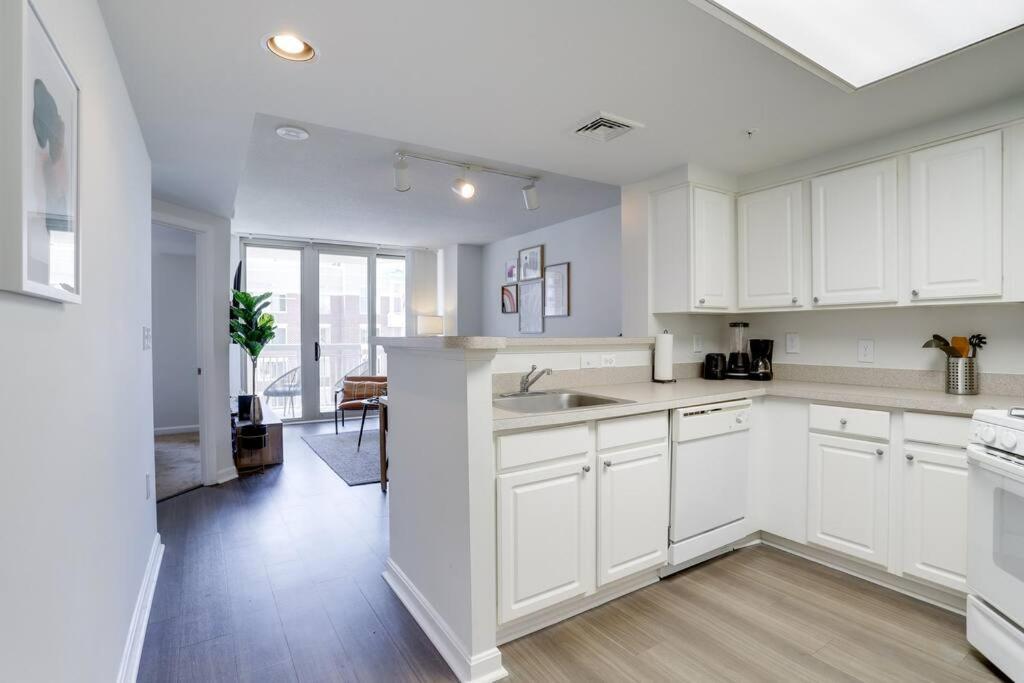 Bright Apartment Walk To Ballston Metro Arlington Extérieur photo